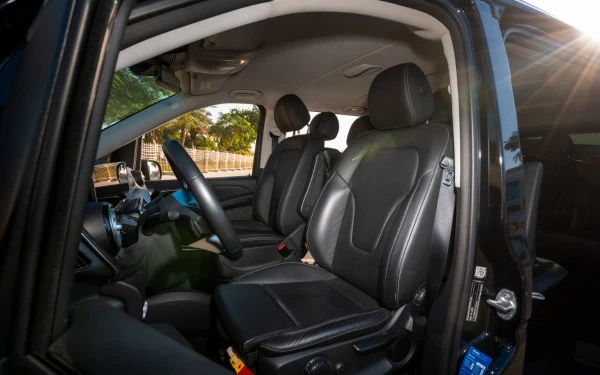  Black Mercedes V300 Avantgarde Extra Long Photo 