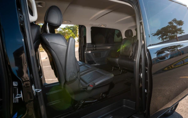  Black Mercedes V300 Avantgarde Extra Long Photo 