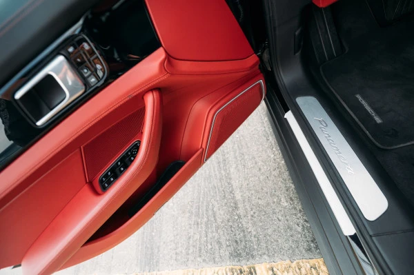  Black Porsche Panamera Photo 