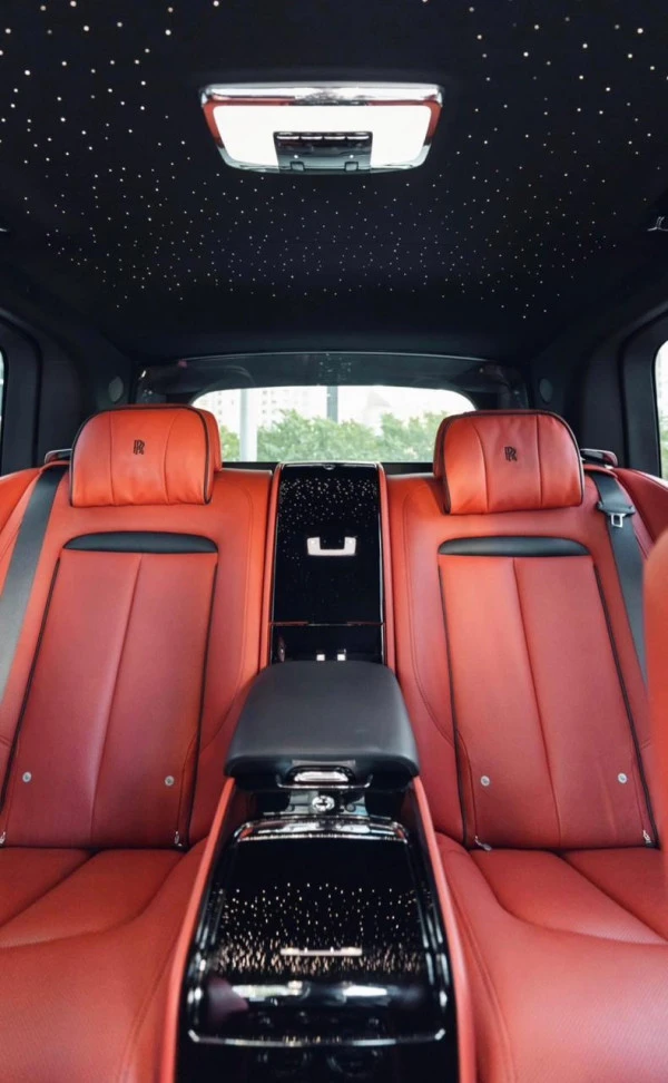  Black Rolls Royce Cullinan Photo 