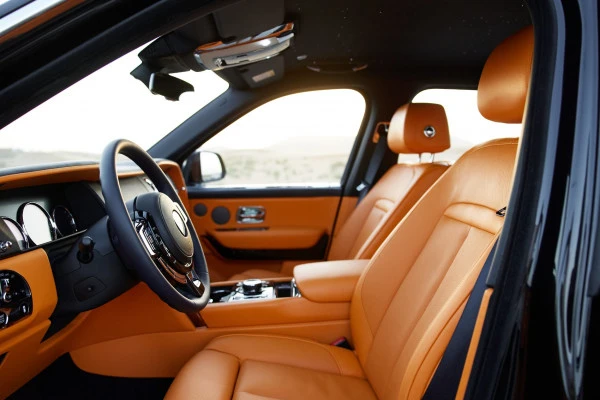  Black Rolls Royce Cullinan Photo 