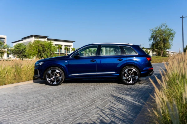  Blue Audi Q7 Photo 