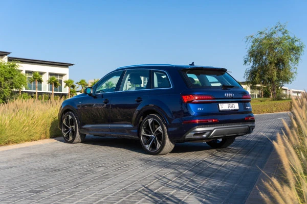  Blue Audi Q7 Photo 