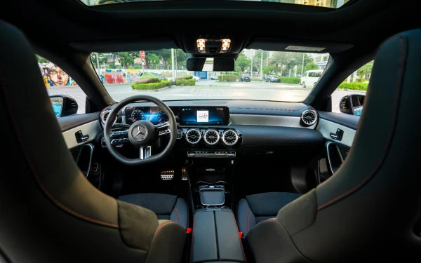  Blue Mercedes CLA200 Photo 