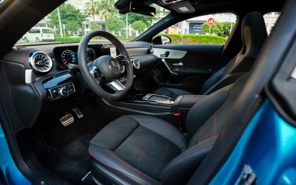  Blue Mercedes CLA200 Photo 