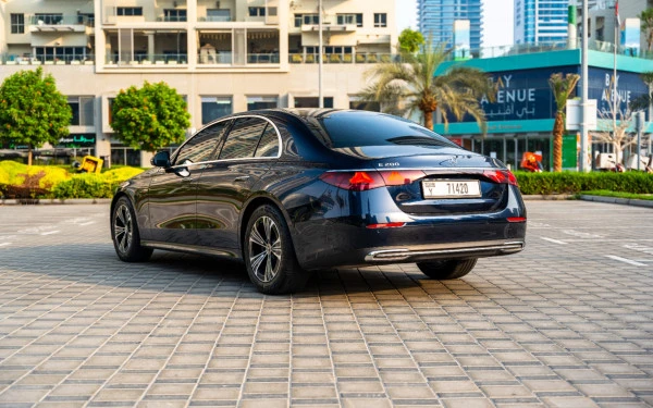  Blue Mercedes E200 Photo 