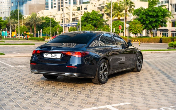  Blue Mercedes E200 Photo 