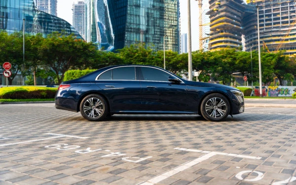 Blue Mercedes E200 Photo 
