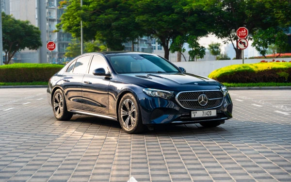  Blue Mercedes E200 Photo 