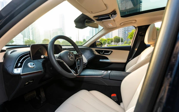  Blue Mercedes E200 Photo 