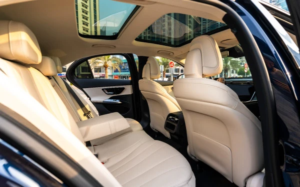  Blue Mercedes E200 Photo 