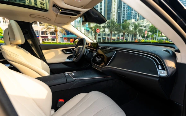  Blue Mercedes E200 Photo 