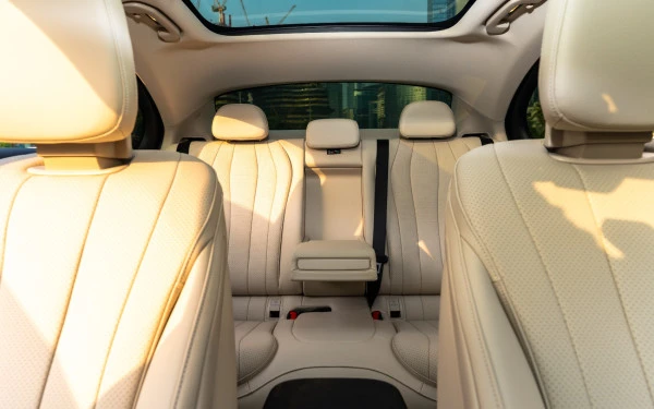  Blue Mercedes E200 Photo 