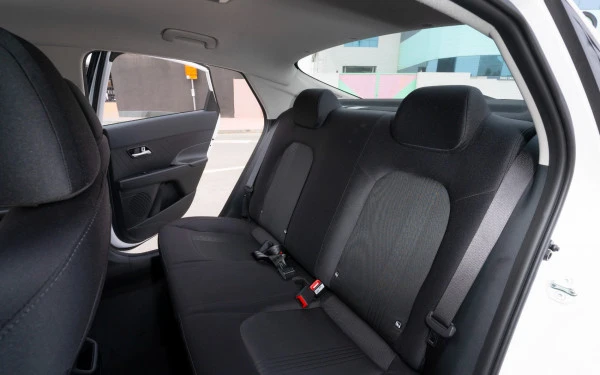  White Hyundai Accent Photo 