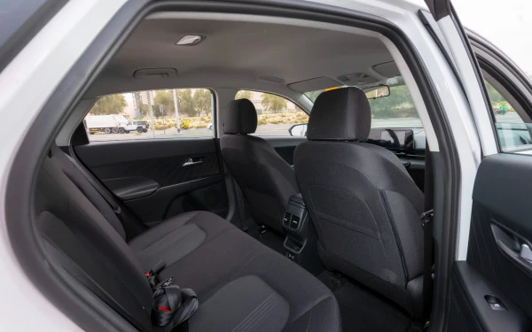  White Hyundai Accent Photo 