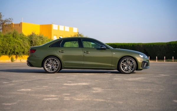  Green Audi A4 Photo 