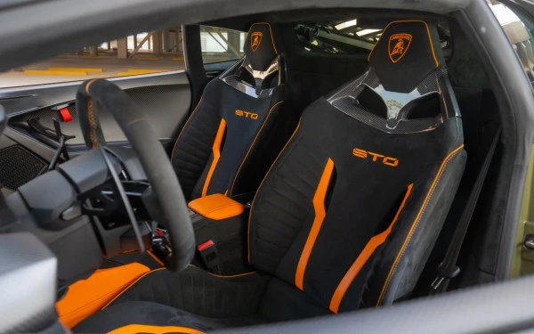  Green Lamborghini Huracan STO Photo 