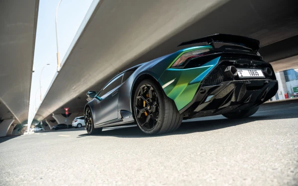  Green Lamborghini Huracan Tecnica Photo 