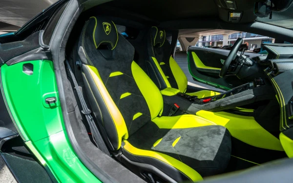  Green Lamborghini Huracan Tecnica Photo 