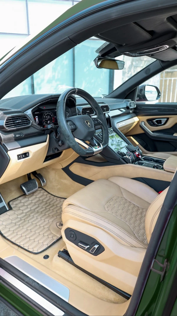  Green Lamborghini Urus Photo 