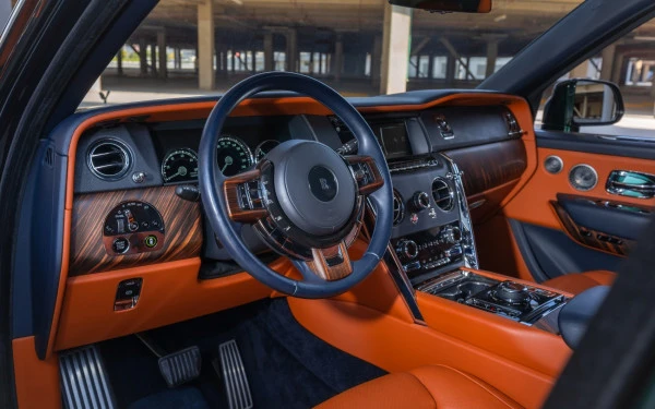  Green Rolls Royce Cullinan Photo 