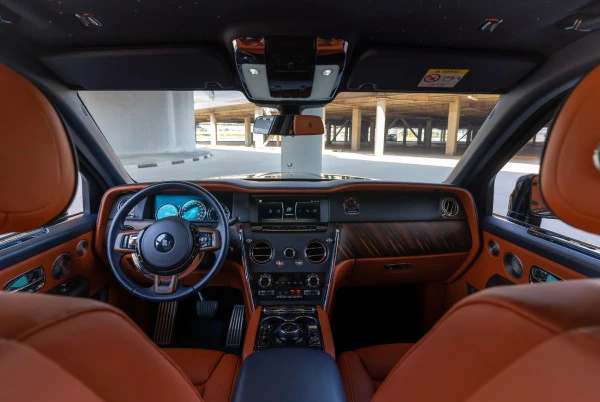  Green Rolls Royce Cullinan Photo 