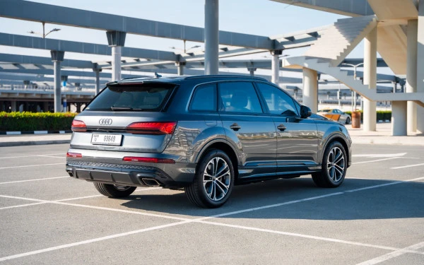  Grey Audi Q7 Photo 