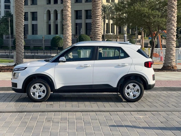  White Hyundai Venue Photo 