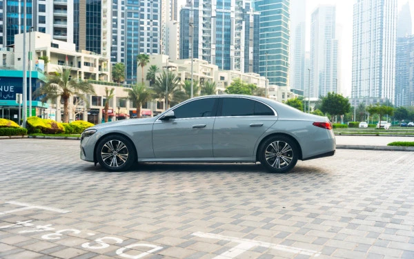  Grey Mercedes E200 Photo 