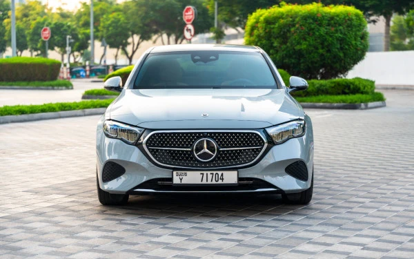  Grey Mercedes E200 Photo 