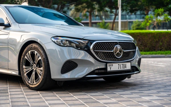  Grey Mercedes E200 Photo 