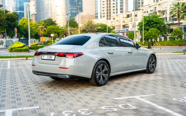  Grey Mercedes E200 Photo 