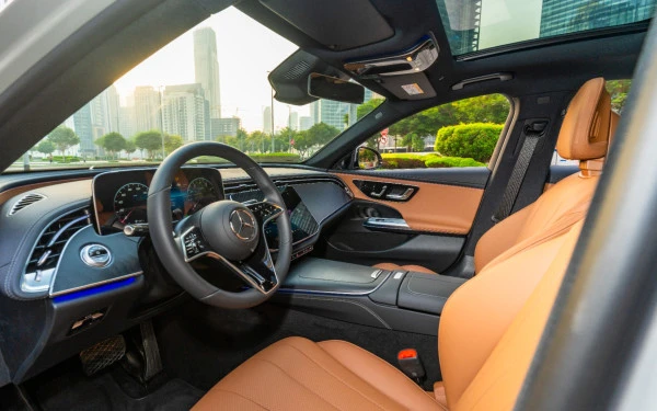  Grey Mercedes E200 Photo 