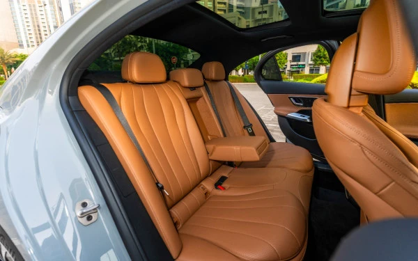  Grey Mercedes E200 Photo 