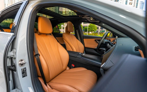  Grey Mercedes E200 Photo 