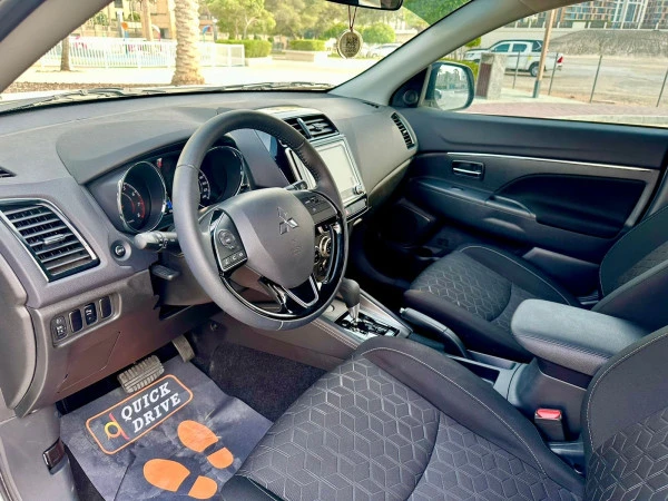  White Mitsubishi ASX Photo 