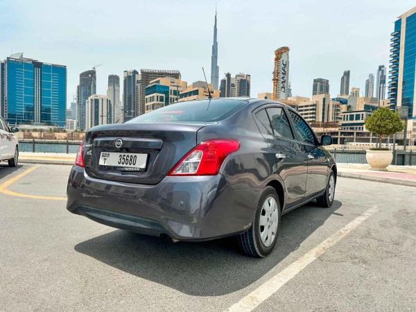  Grey Nissan Sunny Photo 