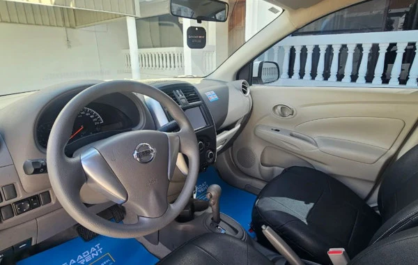  Grey Nissan Sunny Photo 