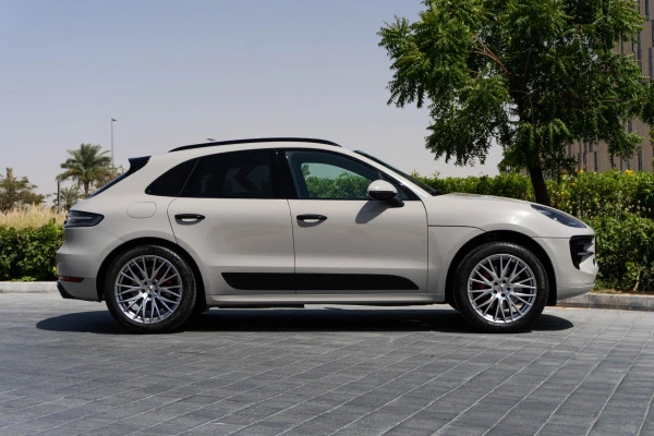  Grey Porsche Macan Photo 