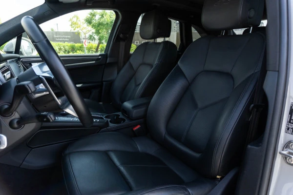  Grey Porsche Macan Photo 