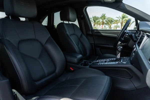  Grey Porsche Macan Photo 