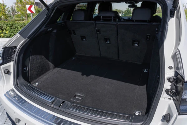  Grey Porsche Macan Photo 