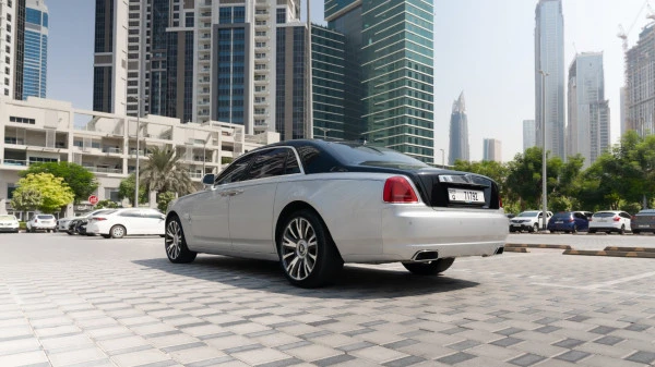  Silver Rolls Royce Ghost Photo 