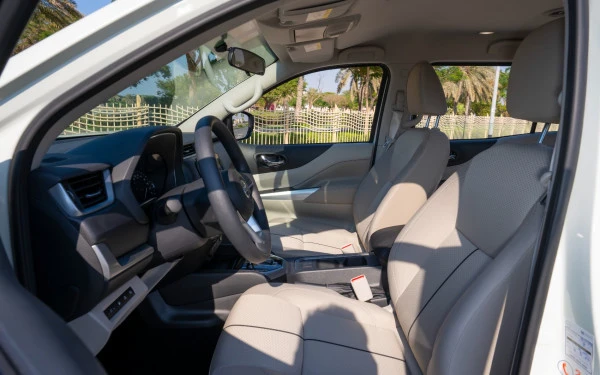  Pearl White Nissan Pathfinder Photo 