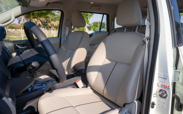  Pearl White Nissan Pathfinder Photo 