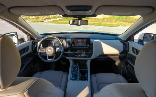  Pearl White Nissan Pathfinder Photo 