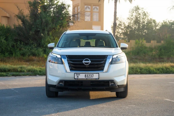  Pearl White Nissan Pathfinder Photo 