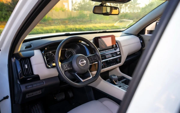  Pearl White Nissan Pathfinder Photo 