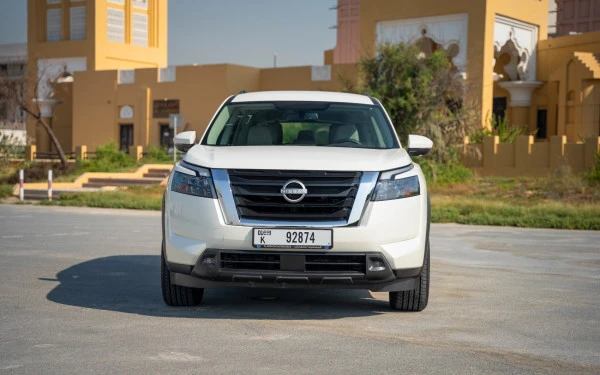  Pearl White Nissan Pathfinder Photo 