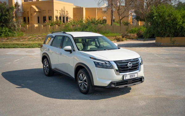 Pearl White Nissan Pathfinder Photo 